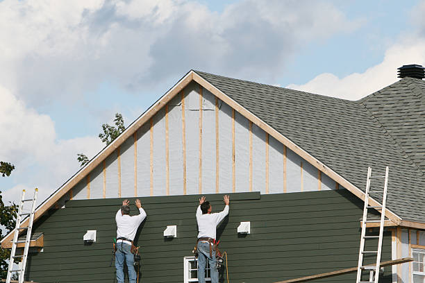Professional Siding Contractor technician working in Pickerington, OH